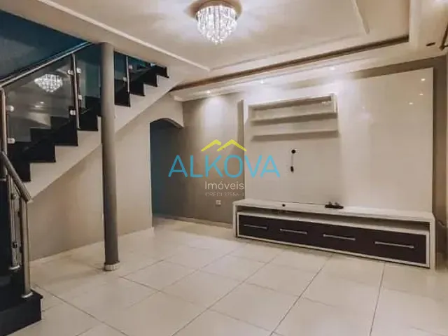 Sobrado com 250m² 4 quartos e 4 banheiros, à venda, no bairro Residencial União em São José dos Campos