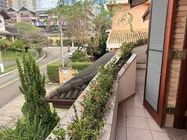 Casa com 500m² 4 quartos e 4 banheiros, à venda ou para alugar, no bairro Jardim Aquarius em São José Dos Campos