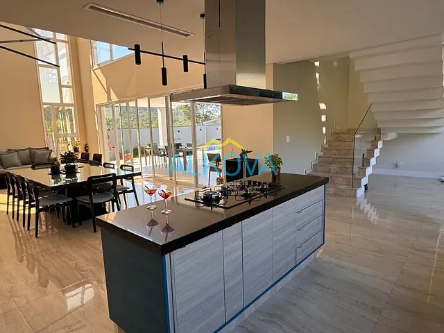 Sobrado com 862m² 4 quartos e 6 banheiros, à venda, no bairro Condomínio Residencial Altos da Quinta em São José dos Campos