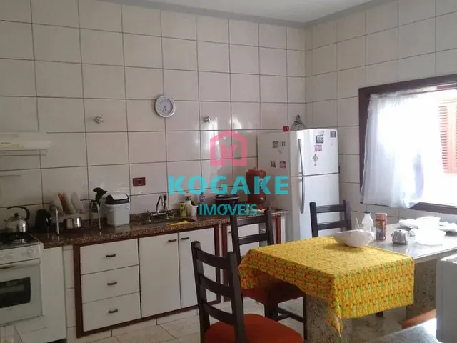 Sobrado com 300m² 4 quartos e 2 banheiros, à venda, no bairro Jardim Santa Maria em Jacareí