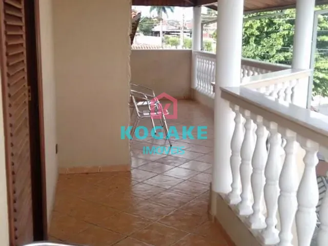 Sobrado com 300m² 4 quartos e 2 banheiros, à venda, no bairro Jardim Santa Maria em Jacareí