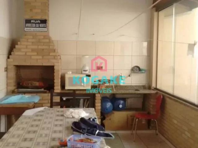 Sobrado com 300m² 4 quartos e 2 banheiros, à venda, no bairro Jardim Santa Maria em Jacareí