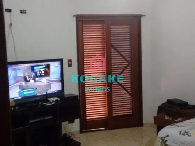 Sobrado com 300m² 4 quartos e 2 banheiros, à venda, no bairro Jardim Santa Maria em Jacareí