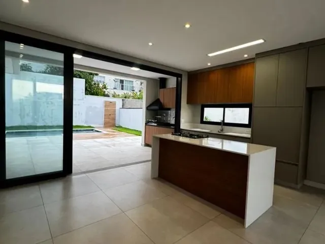 Sobrado com 389m² 4 quartos e 4 banheiros, à venda, no bairro Recanto dos Eucaliptos em São José Dos Campos