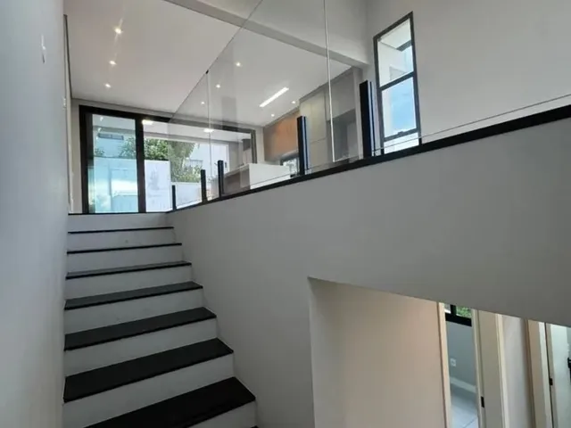 Sobrado com 389m² 4 quartos e 4 banheiros, à venda, no bairro Recanto dos Eucaliptos em São José Dos Campos