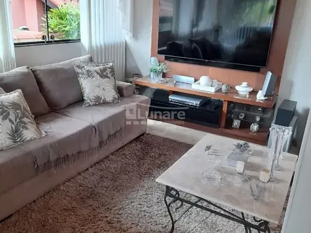 Sobrado 3 quartos e 2 banheiros, à venda, no bairro Vila Santana em Mogi das Cruzes