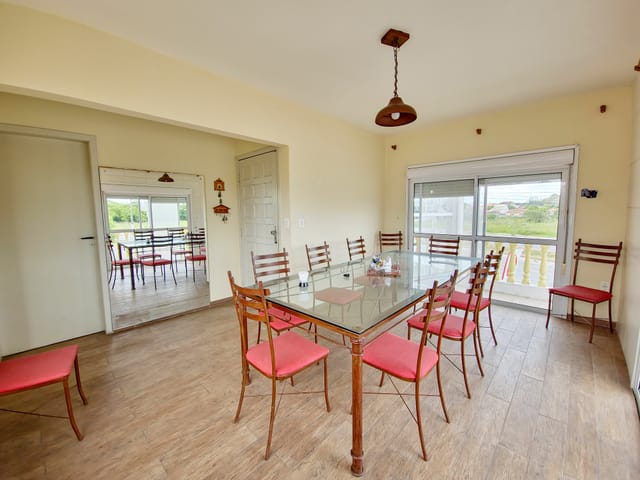 Casa com 160m² 2 quartos e 2 banheiros, para alugar, no bairro Areal em Pelotas