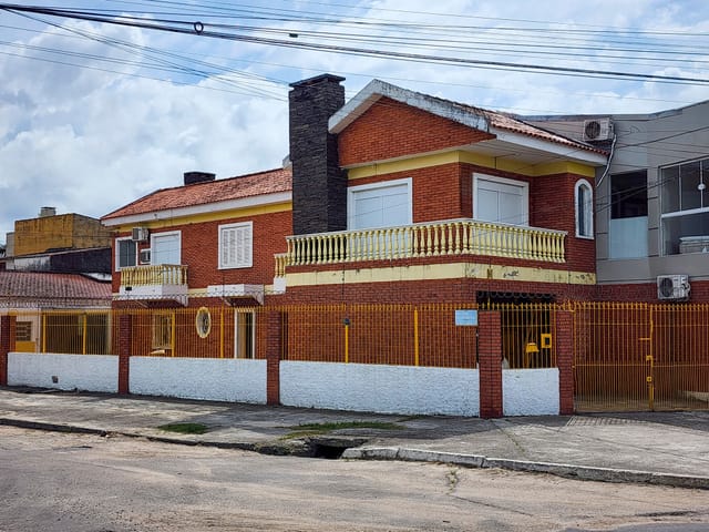 Casa com 160m² 2 quartos e 2 banheiros, para alugar, no bairro Areal em Pelotas