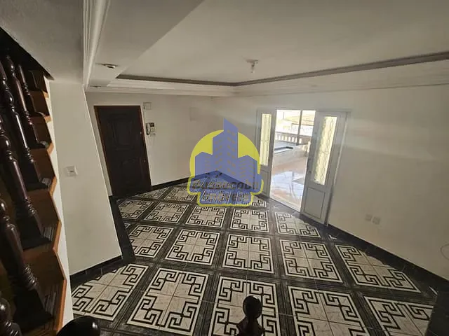 Sobrado com 500m² 3 quartos e 3 banheiros, à venda, no bairro Umuarama em Osasco