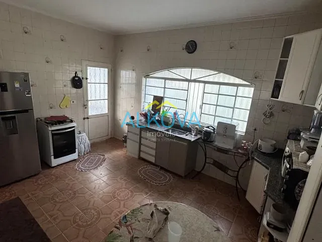 Sobrado com 300m² 4 quartos e 2 banheiros, à venda, no bairro Cidade Morumbi em São José dos Campos