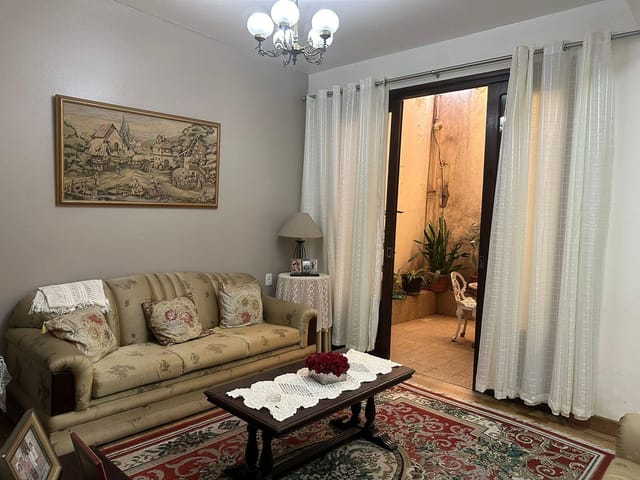 Sobrado 4 quartos e 5 banheiros, à venda, no bairro Centro em Pelotas