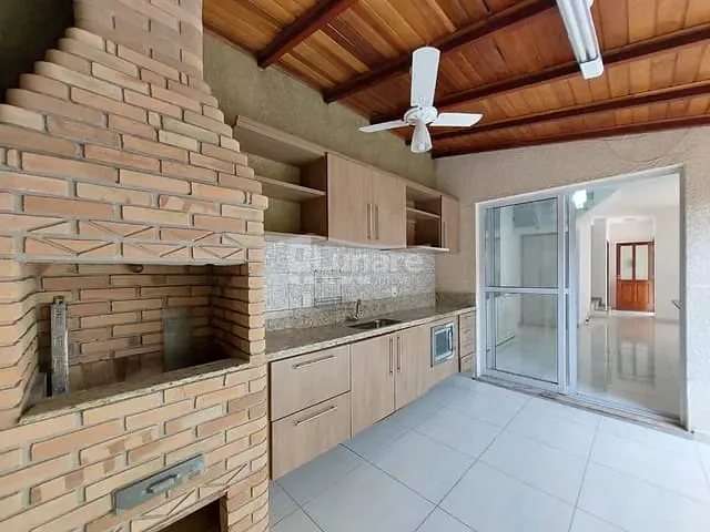 Sobrado 3 quartos e 2 banheiros, à venda, no bairro Vila Oliveira em Mogi das Cruzes