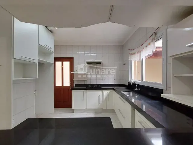 Sobrado 3 quartos e 2 banheiros, à venda, no bairro Vila Oliveira em Mogi das Cruzes