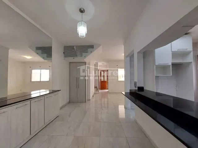 Sobrado 3 quartos e 2 banheiros, à venda, no bairro Vila Oliveira em Mogi das Cruzes