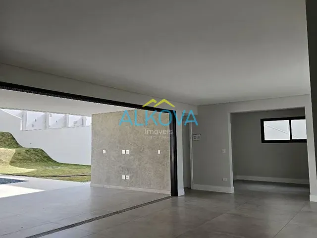 Sobrado com 900m² 4 quartos e 6 banheiros, à venda, no bairro Condomínio Reserva do Paratehy em São José dos Campos
