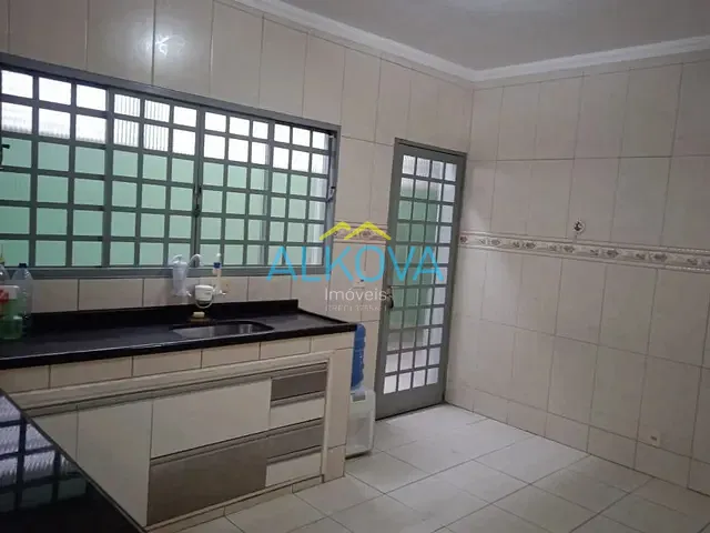 Sobrado com 125m² 4 quartos e 2 banheiros, à venda, no bairro Residencial União em São José dos Campos