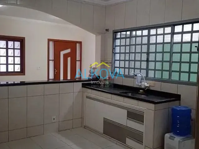 Sobrado com 125m² 4 quartos e 2 banheiros, à venda, no bairro Residencial União em São José dos Campos
