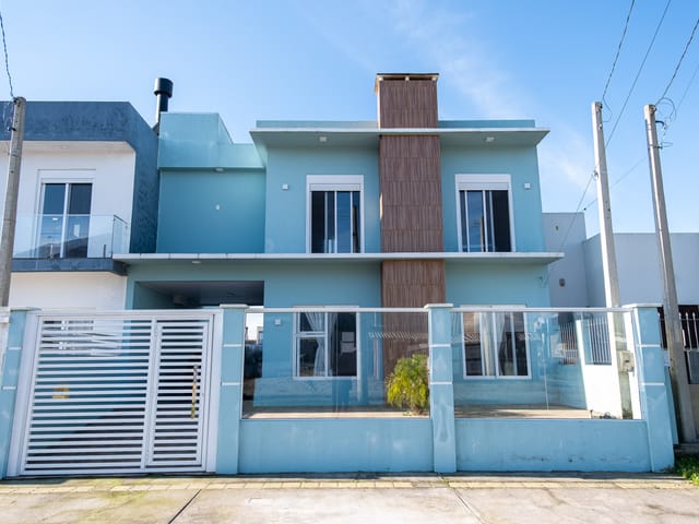 Casa com 290m² 3 quartos e 1 banheiro, à venda ou para alugar, no bairro Laranjal em Pelotas