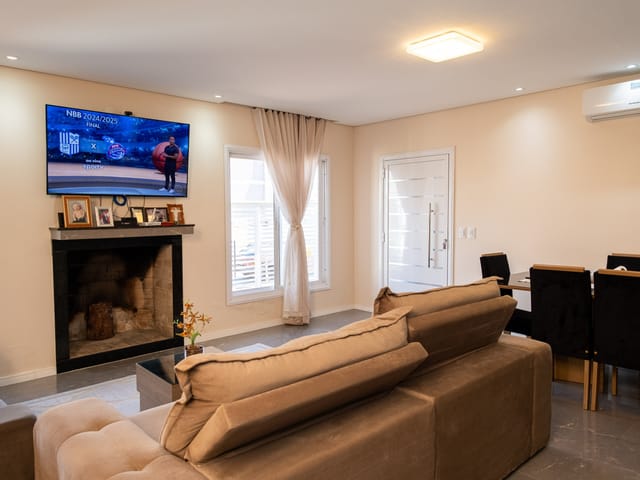 Casa com 290m² 3 quartos e 1 banheiro, à venda ou para alugar, no bairro Laranjal em Pelotas