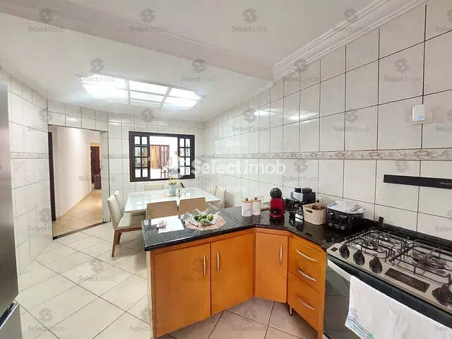 Sobrado com 180m² 3 quartos e 2 banheiros, à venda, no bairro Jardim Pedroso em Mauá