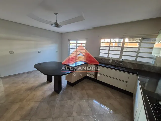 Sobrado com 158m² 3 quartos e 3 banheiros, à venda, no bairro Loteamento Residencial Vista Linda em São José Dos Campos