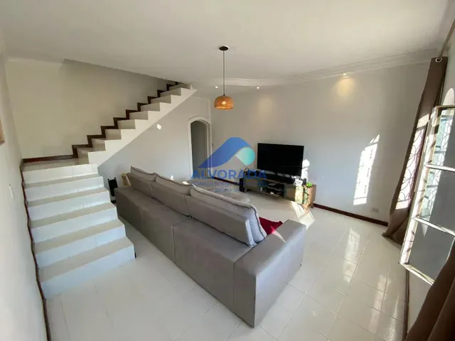 Sobrado com 225m² 3 quartos e 2 banheiros, à venda, no bairro Monte Castelo em São José Dos Campos