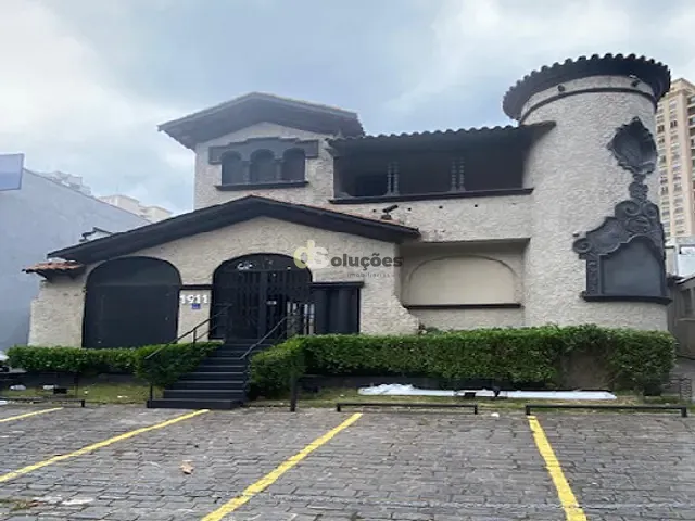 Sobrado com 696m², para alugar, no bairro Pacaembu em São Paulo