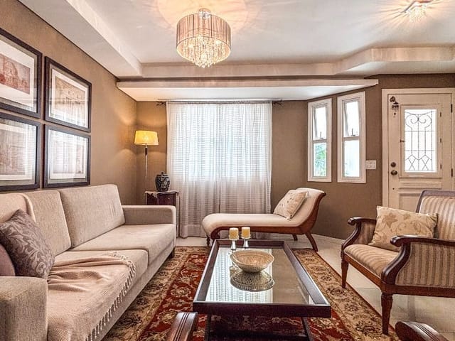Sobrado com 225m² 5 quartos e 4 banheiros, à venda, no bairro Santa Felicidade em Curitiba