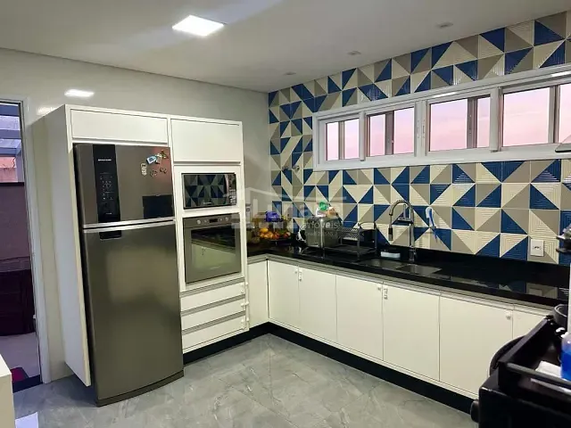 Sobrado com 345m² 3 quartos e 5 banheiros, à venda, no bairro Fazenda Rodeio em Mogi das Cruzes