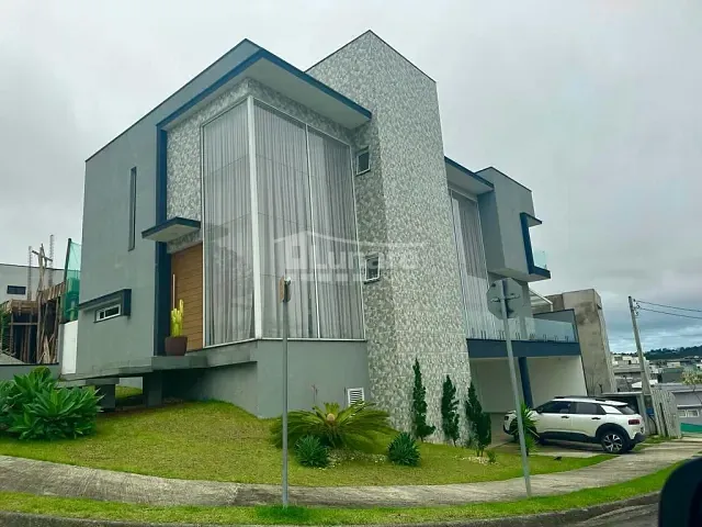 Sobrado com 345m² 3 quartos e 5 banheiros, à venda, no bairro Fazenda Rodeio em Mogi das Cruzes