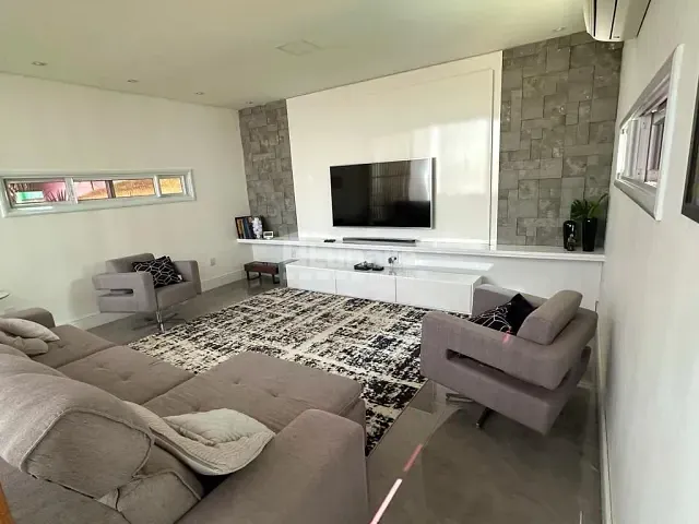 Sobrado com 345m² 3 quartos e 5 banheiros, à venda, no bairro Fazenda Rodeio em Mogi das Cruzes