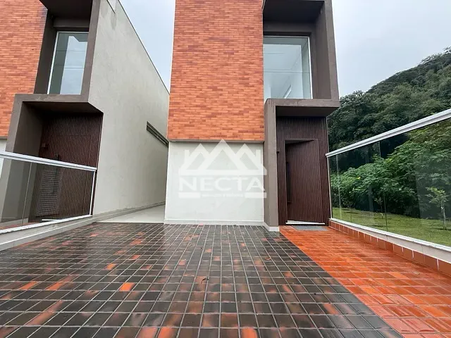 Sobrado com 163m² 3 quartos e 5 banheiros, à venda, no bairro Juquehy em São Sebastião