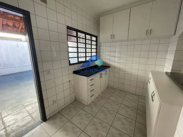Sobrado com 10m² 3 quartos e 3 banheiros, para alugar, no bairro Jardim Alvorada em São José Dos Campos