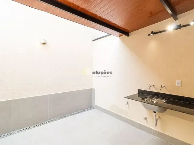 Sobrado 3 quartos e 2 banheiros, à venda, no bairro Vila Paiva em São Paulo