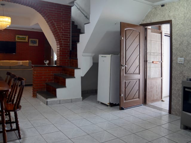 Foto do Sobrado - Sobrado para venda em Tupy com 5 quartos, sendo 5 suítes, 258m² | Lares e Andares Imóveis