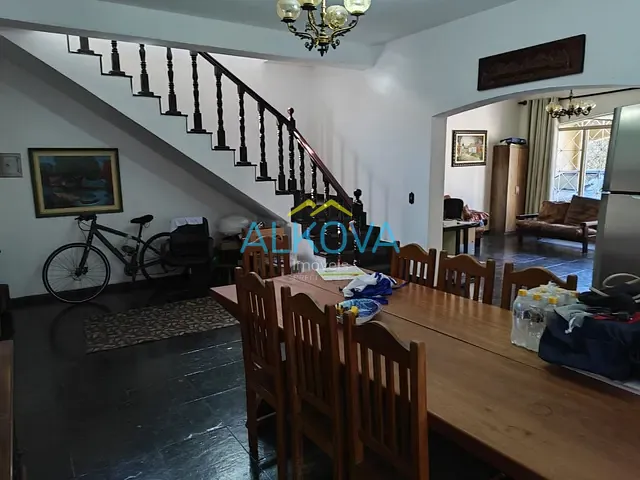 Sobrado com 250m² 5 quartos e 4 banheiros, à venda, no bairro Jardim Luiza em Jacareí