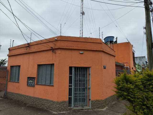 Casa 3 quartos e 4 banheiros, à venda, no bairro Areal em Pelotas