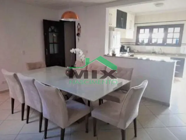Sobrado com 262m² 4 quartos e 5 banheiros, à venda, no bairro Vila Alto de Santo André em Santo André