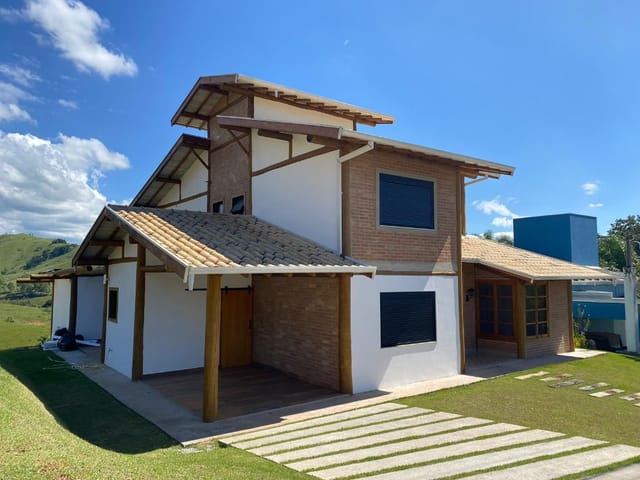 Foto do Sobrado - Sobrado com 4 dormitórios para alugar, 286 m² por R$ 6.917,00/mês - Village Parahybuna - Paraibuna/SP | RUSSI IMÓVEIS
