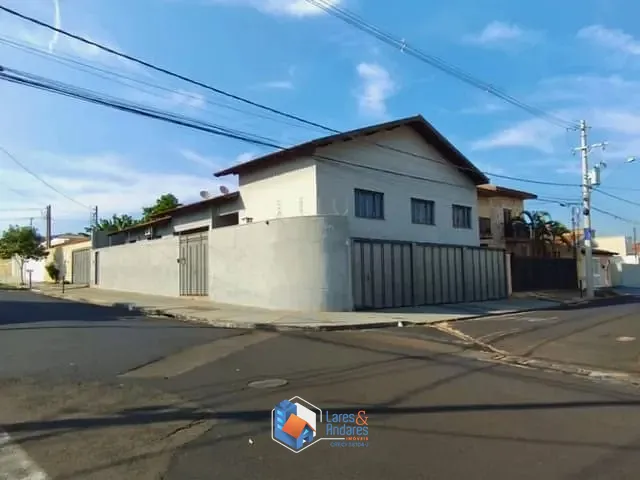 Sobrado com 308m² 4 quartos e 5 banheiros, à venda, no bairro Nova Jaboticabal em Jaboticabal