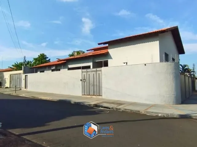 Sobrado com 308m² 4 quartos e 5 banheiros, à venda, no bairro Nova Jaboticabal em Jaboticabal