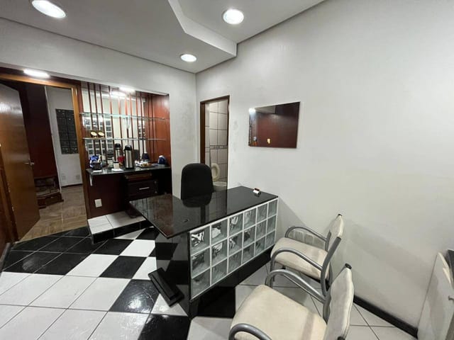 Casa com 243m² 4 quartos e 2 banheiros, à venda, no bairro Centro em Pelotas