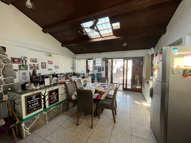 Casa com 243m² 4 quartos e 2 banheiros, à venda, no bairro Centro em Pelotas