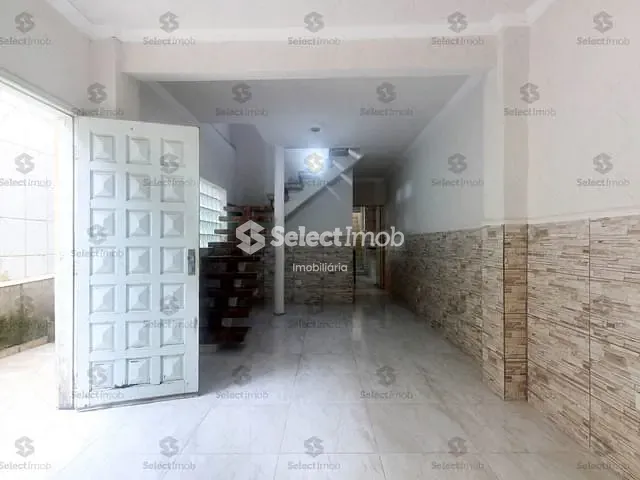 Sobrado com 147m² 4 quartos e 2 banheiros, à venda, no bairro Parque São Vicente em Mauá