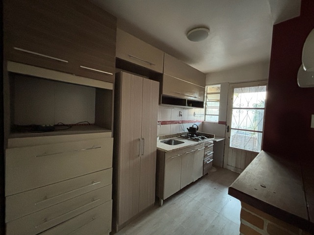 Casa com 175m² 2 quartos e 2 banheiros, à venda, no bairro Laranjal em Pelotas