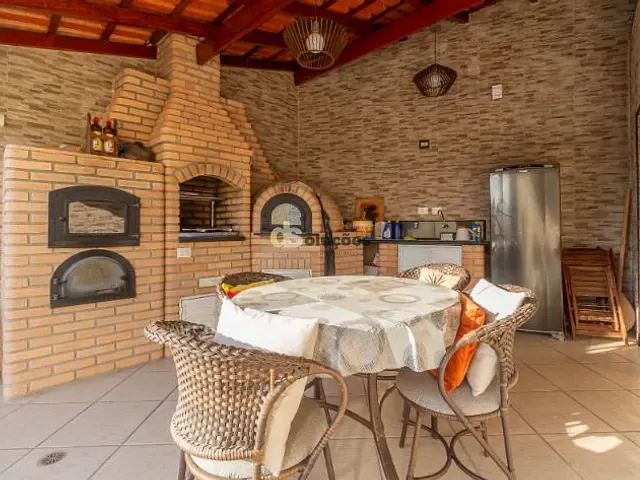 Sobrado 4 quartos e 7 banheiros, à venda ou para alugar, no bairro Vila Mangalot em São Paulo