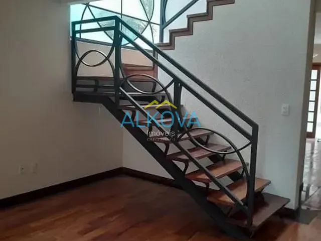 Sobrado com 300m² 3 quartos e 3 banheiros, à venda, no bairro Jardim San Marino em São José dos Campos