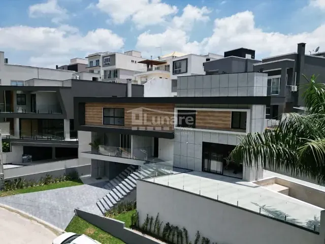 Sobrado com 373m² 4 quartos e 6 banheiros, à venda, no bairro Jardim Fazenda Rincão em Arujá