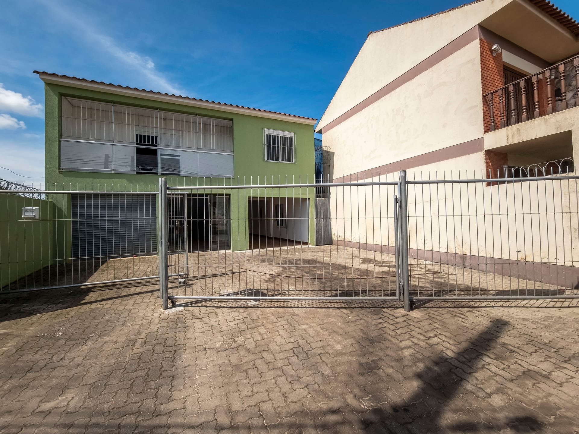 Sobrado para Aluguel no Bairro Areal em Pelotas RS com 3 Dormitórios, Ampla Área Interna, Conforto, Segurança e Excelente Localização