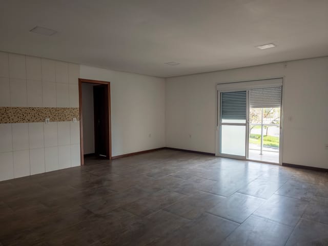 Casa 3 quartos e 3 banheiros, para alugar, no bairro Areal em Pelotas